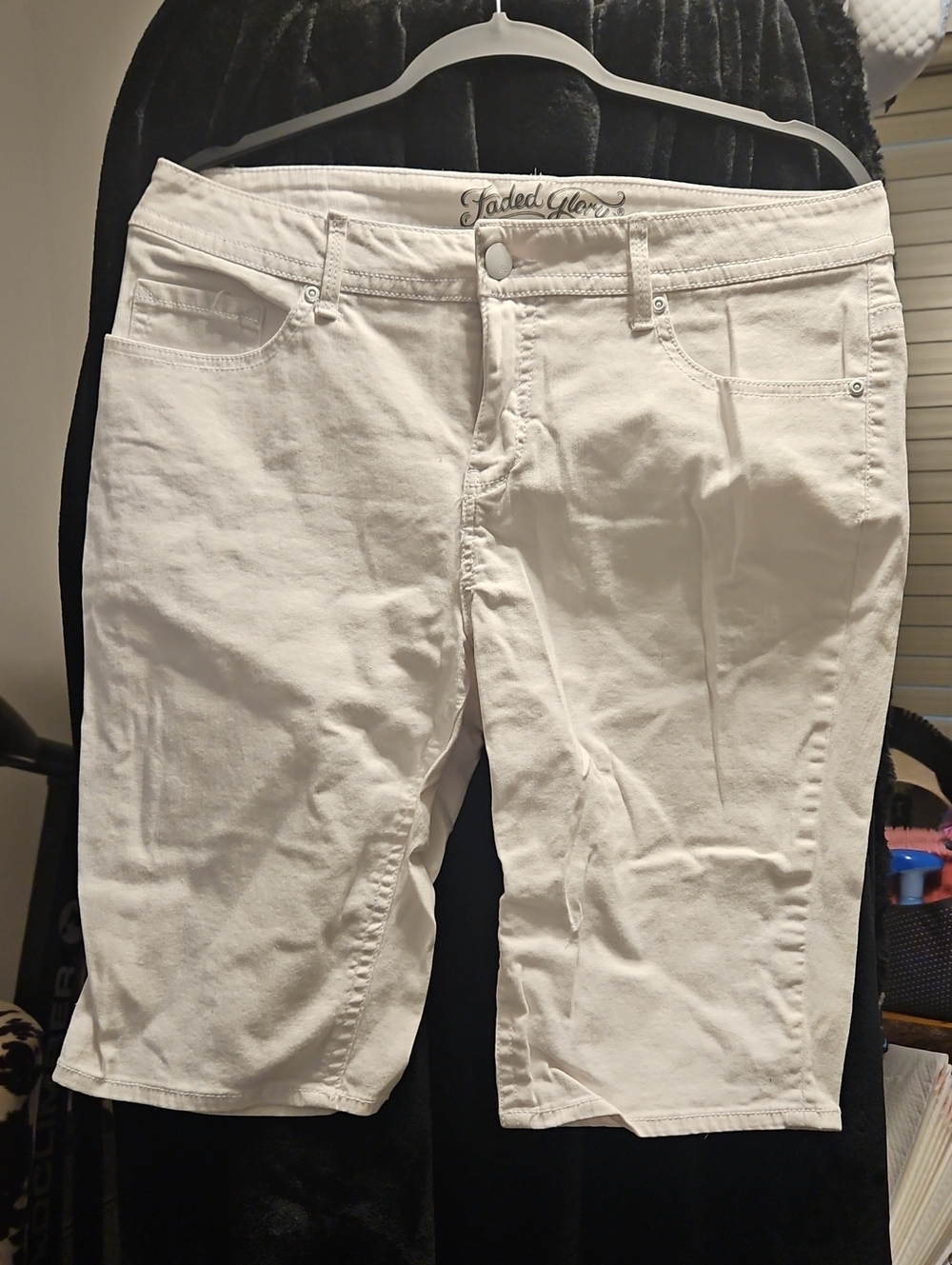 Faded Glory Women's White Capris - Classic Five-Pocket Style